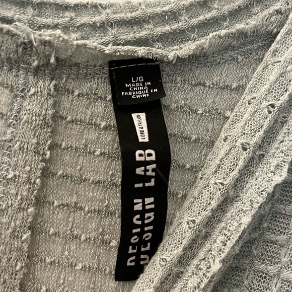 DesignLab cold shoulder long sleeved shirt - Picture 4 of 4